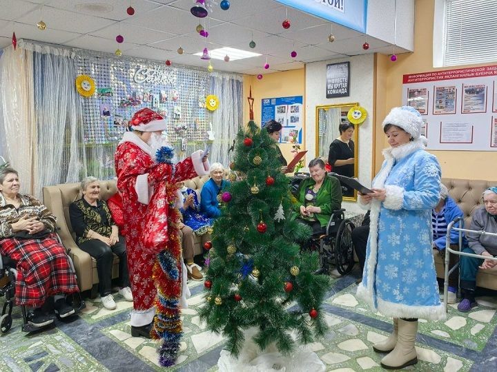 Новый год в доме-интернате: праздничное торжество для подопечных