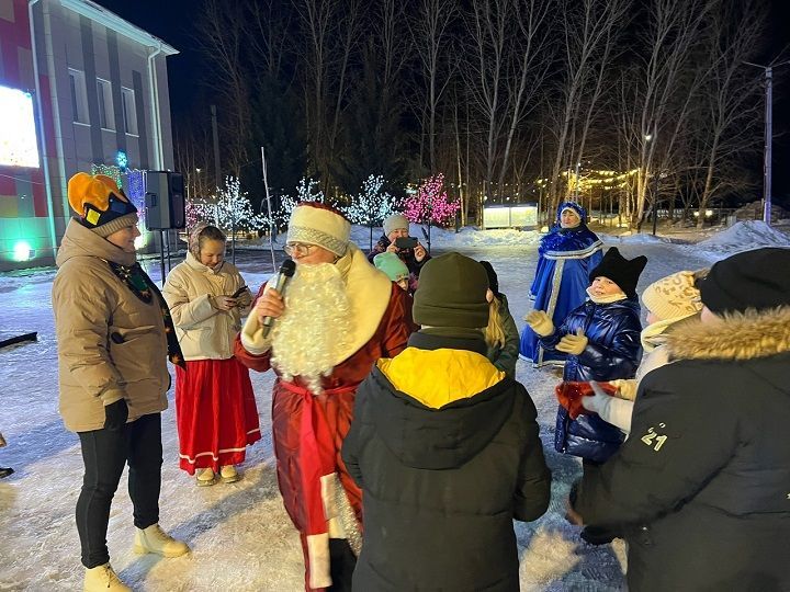 Новогодняя развлекательная программа «Зажигаем по-новому» для жителей села Новошешминск