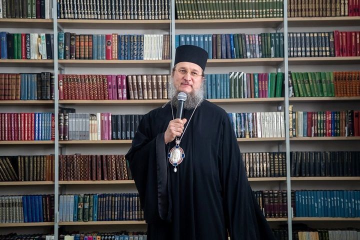 Епископ Пахомий поздравляет новошешминских педагогов с Днем учителя