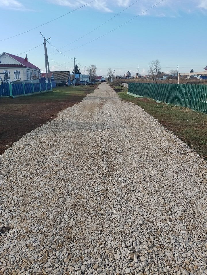 Благоустройство в Петропавловском сельском поселении: обновленная дорога и новая детская площадка