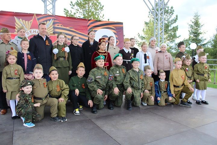 В Новошешминске прошел марафон «Война в стихах», посвященный 80-летию Победы (фоторепортаж)