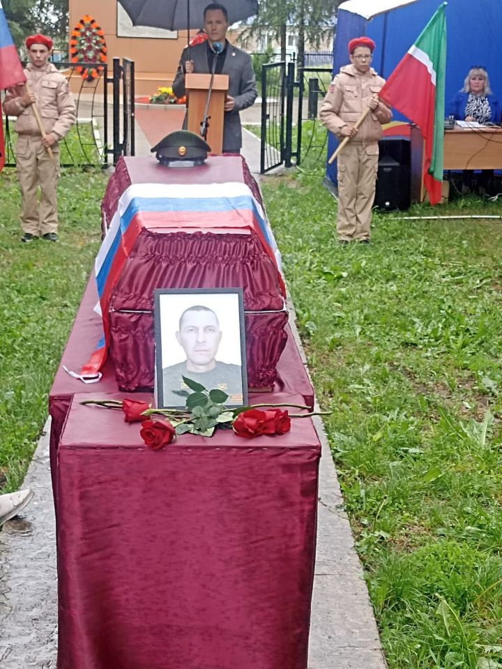 В Новошешминском районе простились с бойцом, погибшим в зоне СВО