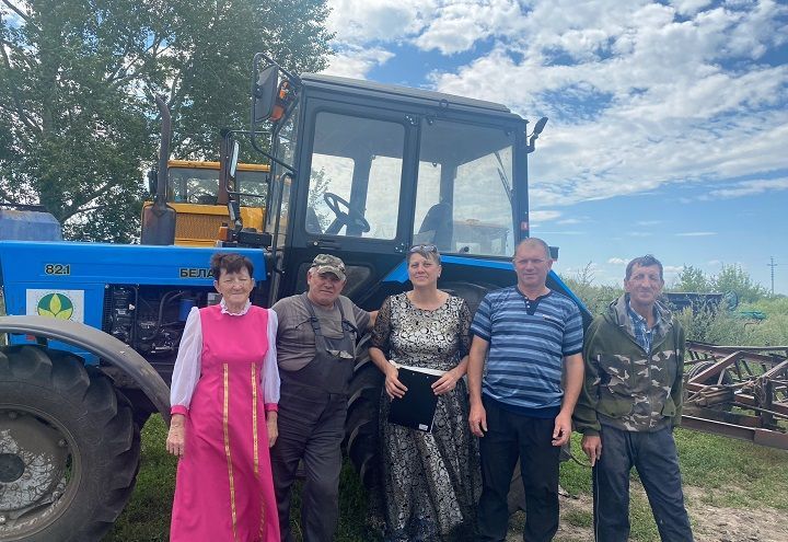 «Ивушка» поддержала механизаторов КФХ «Котова О. В.» в разгар уборочной кампании
