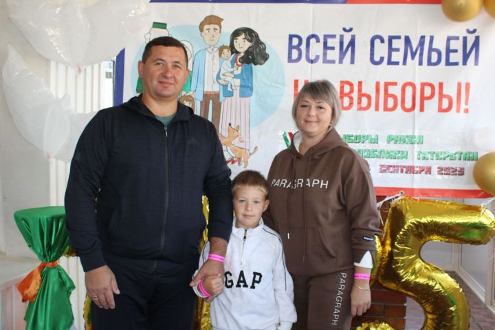 Новошешминцы проголосовали за Рустама Минниханова