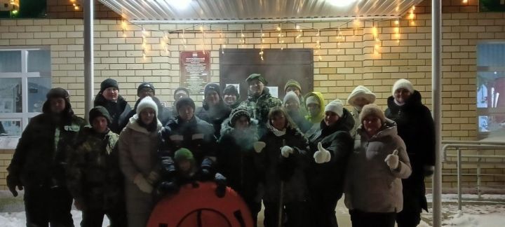 В селе Чертушкино устроили хоккей в валенках и уху на морозе