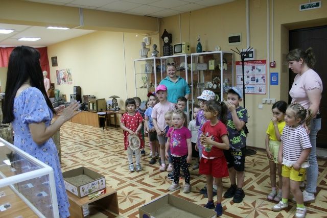 Юные археологи приступили к раскопкам в краеведческом музее
