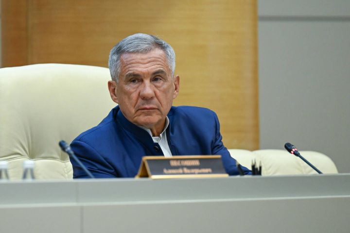 Рөстәм Миңнеханов Татарстанда бөртеклеләрне август ахырына кадәр җыеп бетерергә кушты