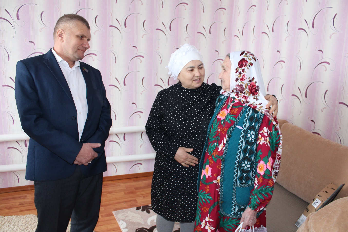 Әби кызлар кебек җитез Тулырак: https://novoshishminsk.ru/news/yana-chishme/abi-kyzlar-kebek-itez