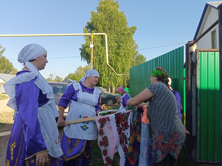 Работники Ушкинского сельского клуба провели обряд - сбор подарков на Сабантуй