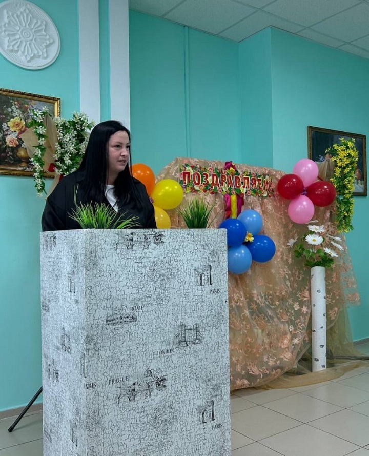 Руководитель Лизунова