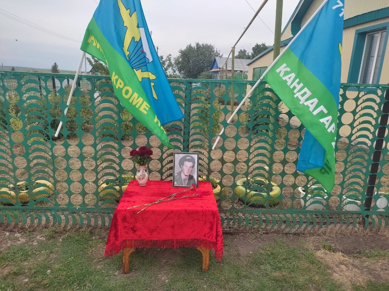 В честь памяти воина-авгаца в селе Азеево открыли мемориальную доску