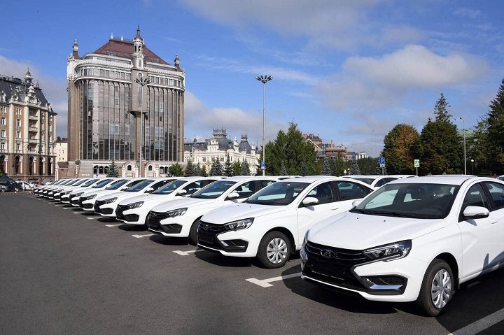 Новошешминскому отделу образования вручили ключи от нового автомобиля