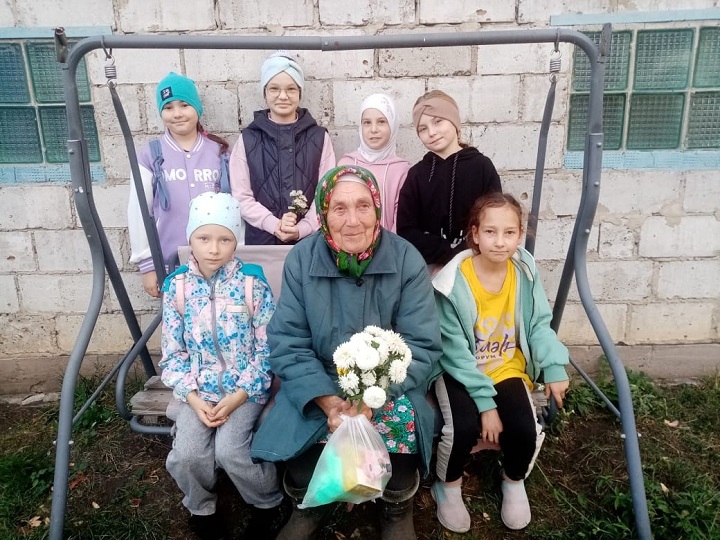 1 октября ученики Зиреклинского лицея побывали в домах пожилых односельчан