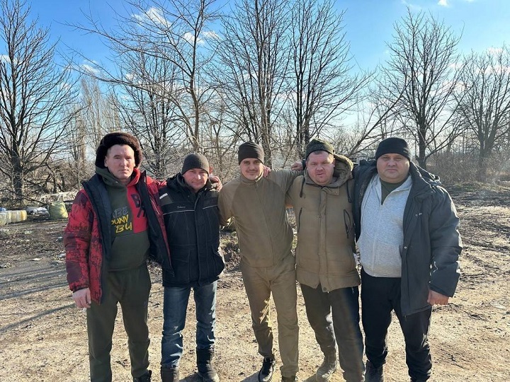 Сегодня утром вернулись наши волонтёры с очередной поездки в зону СВО с гуманитарной помощью. 