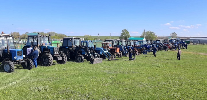 В сельских поселениях Новошешминского района, согласно утвержденного графика началось проведение годового технического осмотра тракторов, самоходных машин и прицепов, принадлежащих физическим лицам.