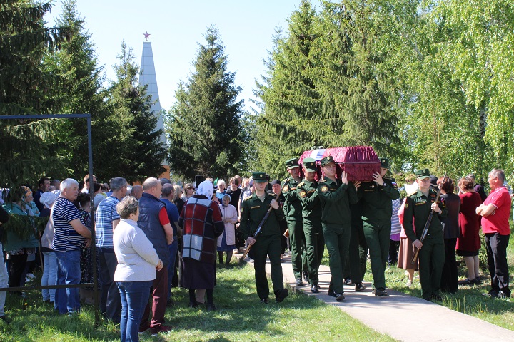 Иван Куров погиб в ходе выполнения боевой задачи.