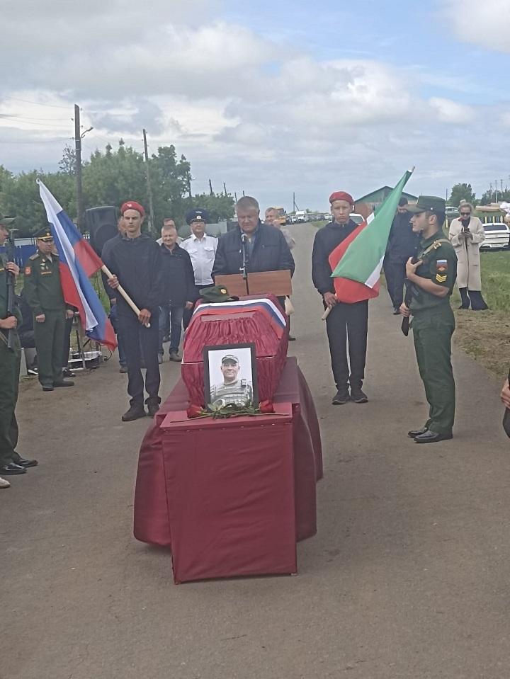 В Новошешминском районе простились с добровольцем Артемием Бельковым