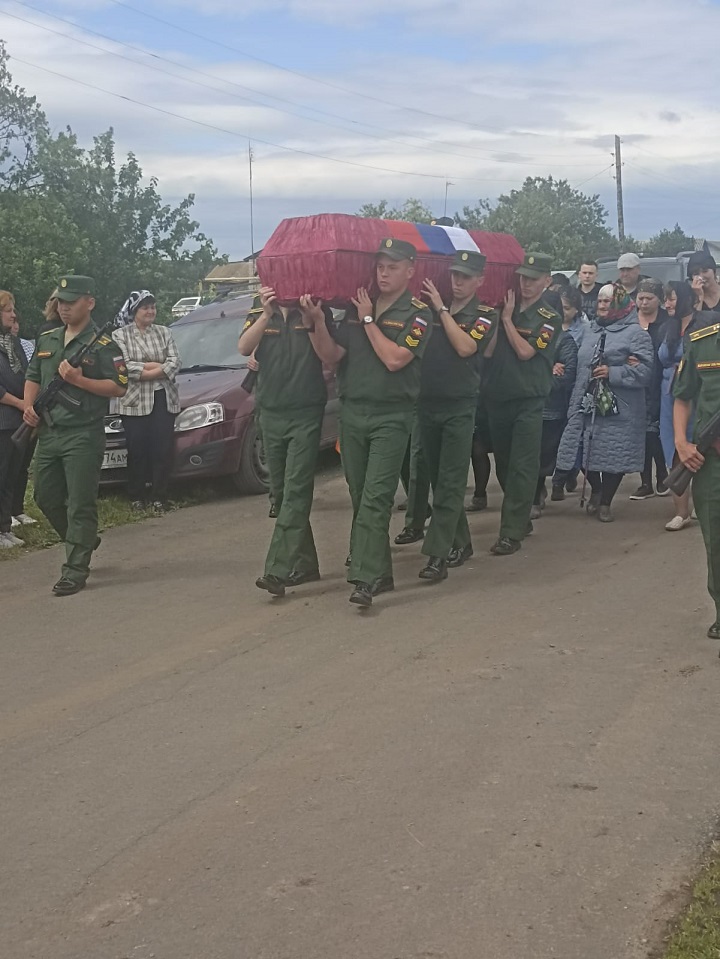 В Новошешминском районе простились с добровольцем Артемием Бельковым