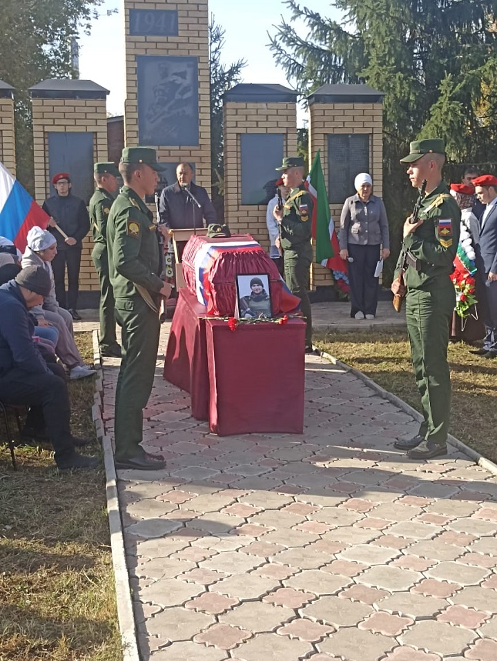 2 октября в селе Шахмайкино проводили в последний путь Фануса Шакирова, погибшего в ходе спецоперации.