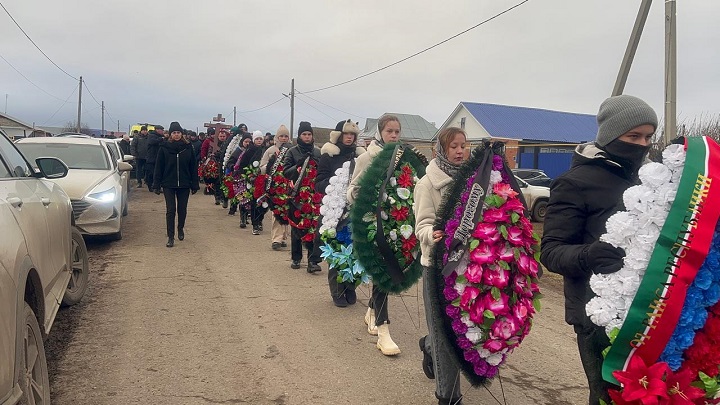 22 ноября в селе  Слобода Черемуховая проводили в последний путь Алексея Лапшина, погибшего в ходе спецоперации.