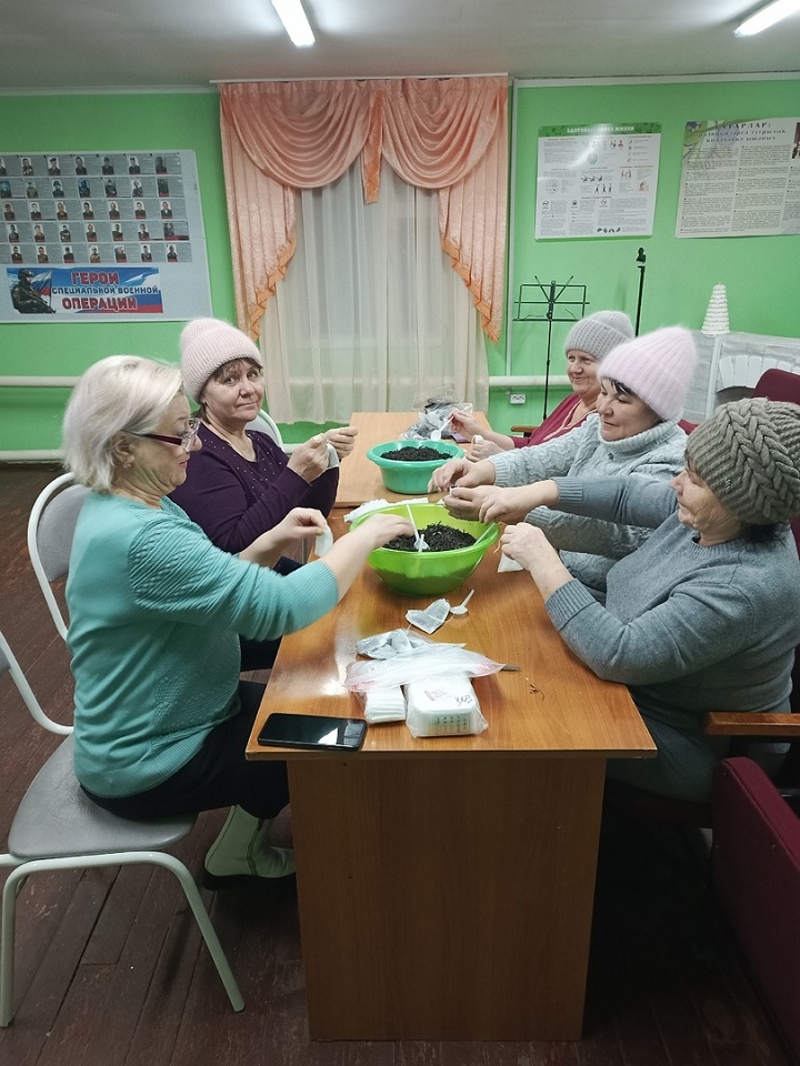 Волонтеры Лебедкинского СК приготовили витаминный чай для бойцов СВО