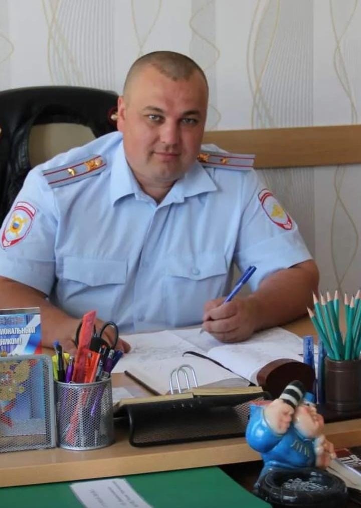 Ветеран 22 ел эчке эшләр органнарында хезмәт иткән, күп бүләкләр алган, майор дәрәҗәсендә эштән киткән (выслуга буенча).