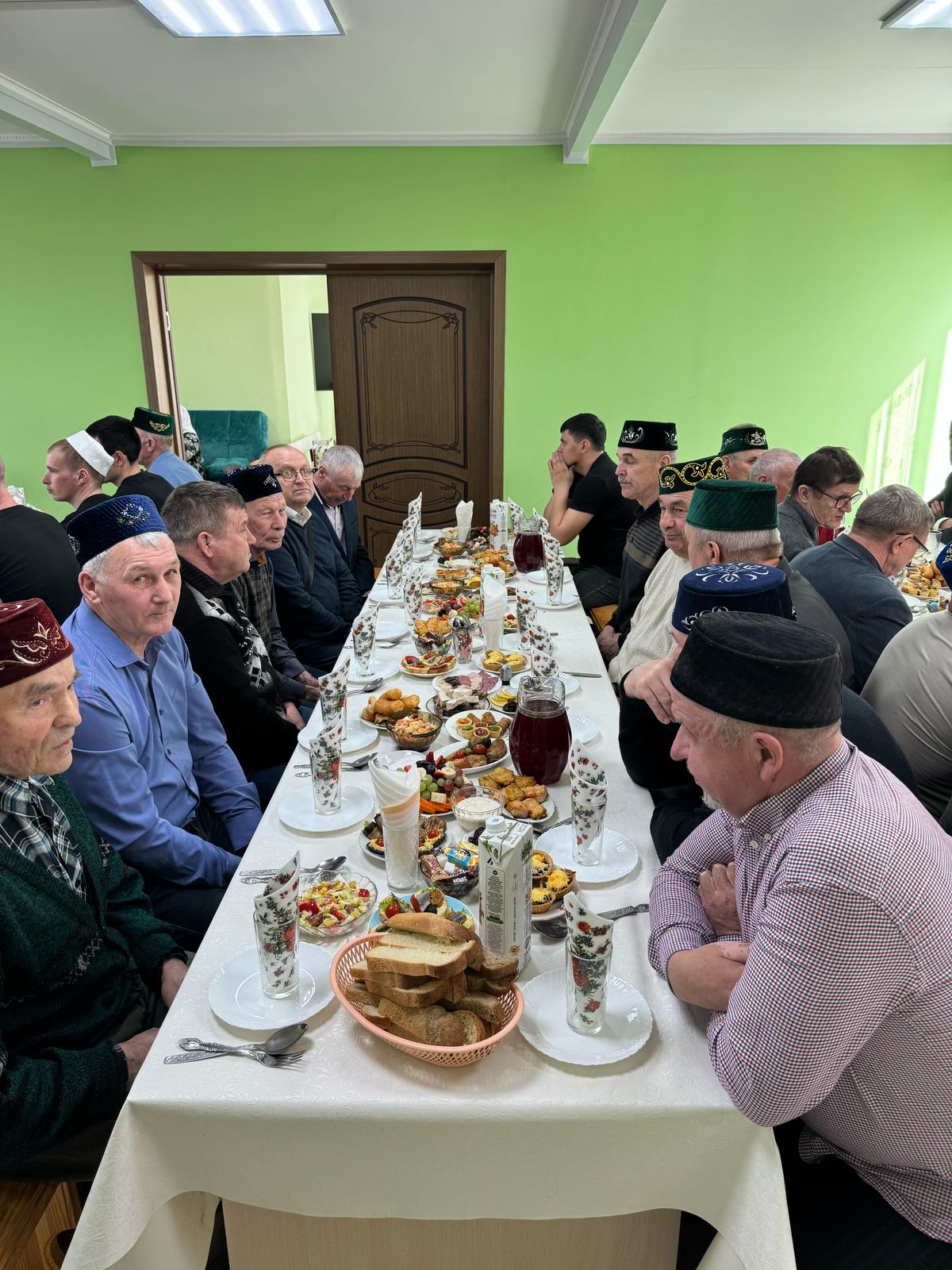 В Новошешминске прошёл поминальный обед памяти Хариса Хусаинова, который скончался 40 дней назад