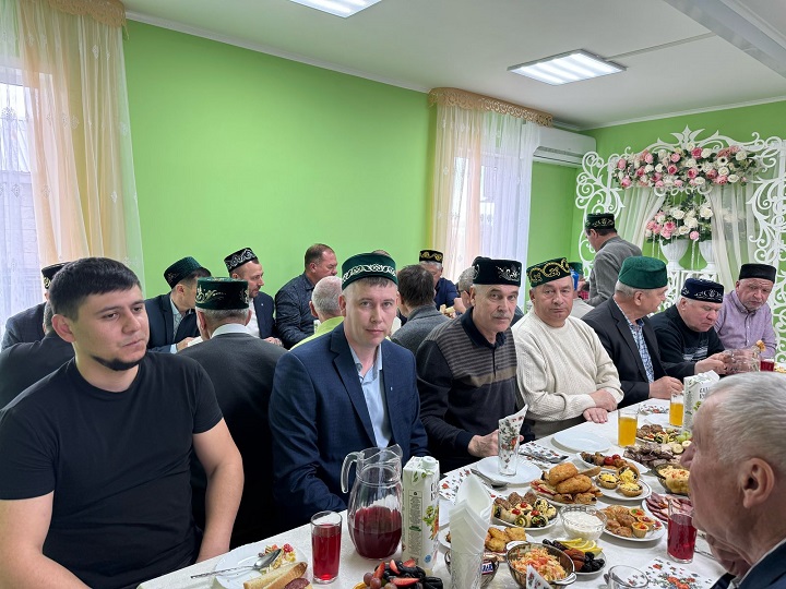В Новошешминске прошёл поминальный обед памяти Хариса Хусаинова, который скончался 40 дней назад