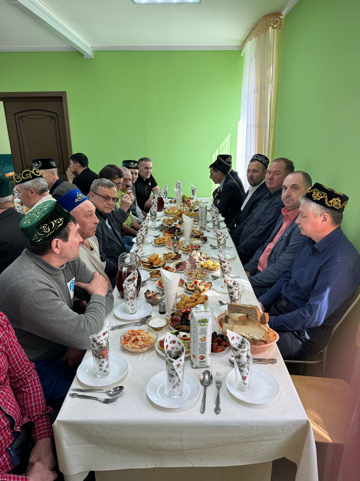 В Новошешминске прошёл поминальный обед памяти Хариса Хусаинова, который скончался 40 дней назад
