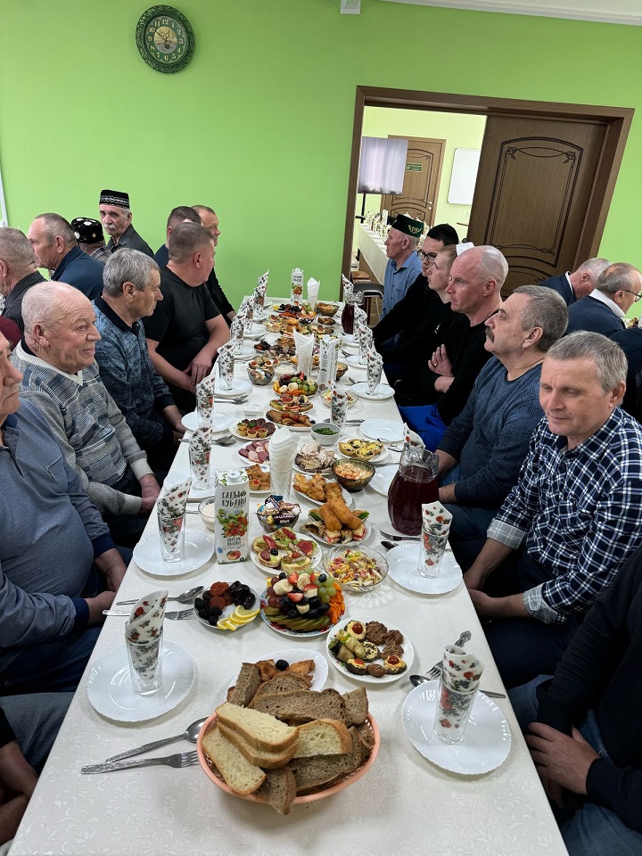В Новошешминске прошёл поминальный обед памяти Хариса Хусаинова, который скончался 40 дней назад