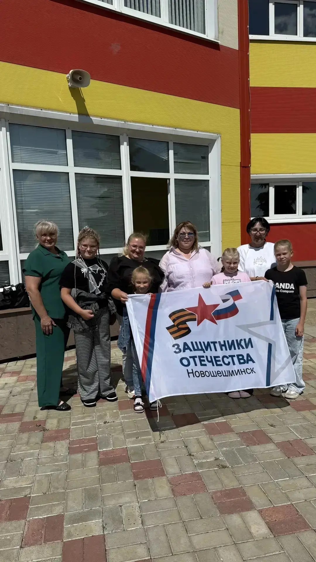Эти выходные наши земляки запомнят надолго. В целях укрепления семейных ценностей и преемственности поколений, в поддержку национального проекта «Семья», была организована памятная поездка для семей военнослужащих нашего района.