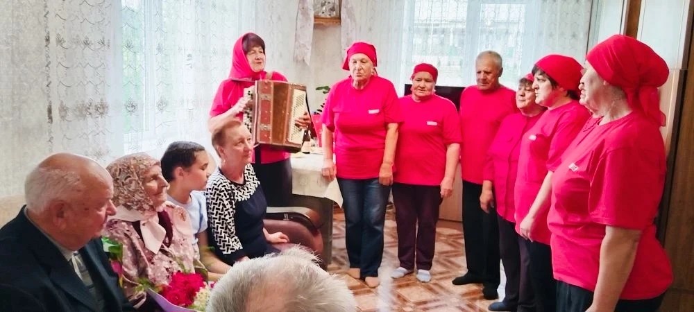 В жизни каждого человека есть даты, которые хочется отметить особенно ярко и душевно. Таким днем стало сегодняшнее 95-летие ветерана труда Хариной Марии Михайловны, проживающей в поселке Красное.