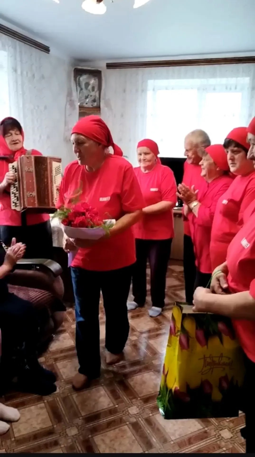 В жизни каждого человека есть даты, которые хочется отметить особенно ярко и душевно. Таким днем стало сегодняшнее 95-летие ветерана труда Хариной Марии Михайловны, проживающей в поселке Красное.