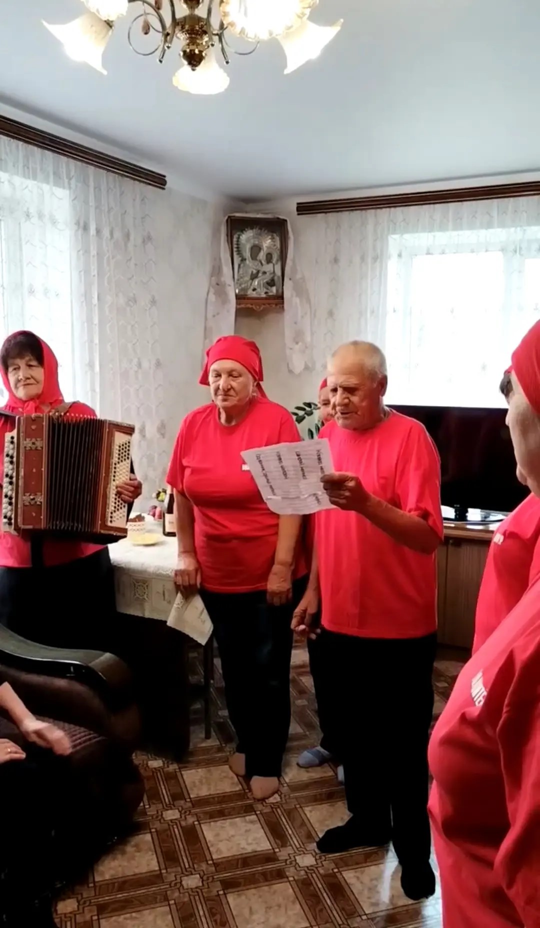 В жизни каждого человека есть даты, которые хочется отметить особенно ярко и душевно. Таким днем стало сегодняшнее 95-летие ветерана труда Хариной Марии Михайловны, проживающей в поселке Красное.