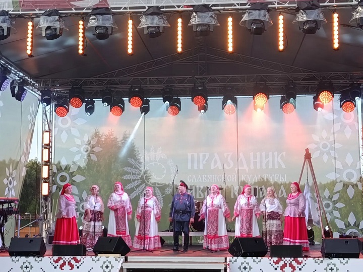 4 июля Зеленодольск на время превратился в центр древнего славянского праздника. В парке «Березовая роща» прошел республиканский фестиваль «Иван Купала» — день, когда природа достигает наивысшего расцвета, а традиции оживают.
