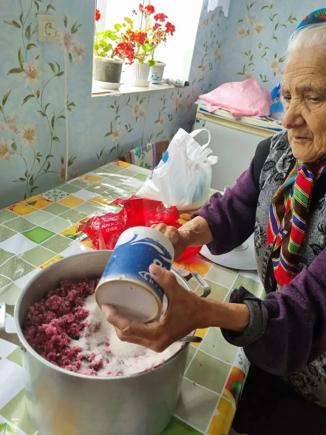 🥕🍅 В ход идут овощи и фрукты, выращенные своими руками на собственных огородах.