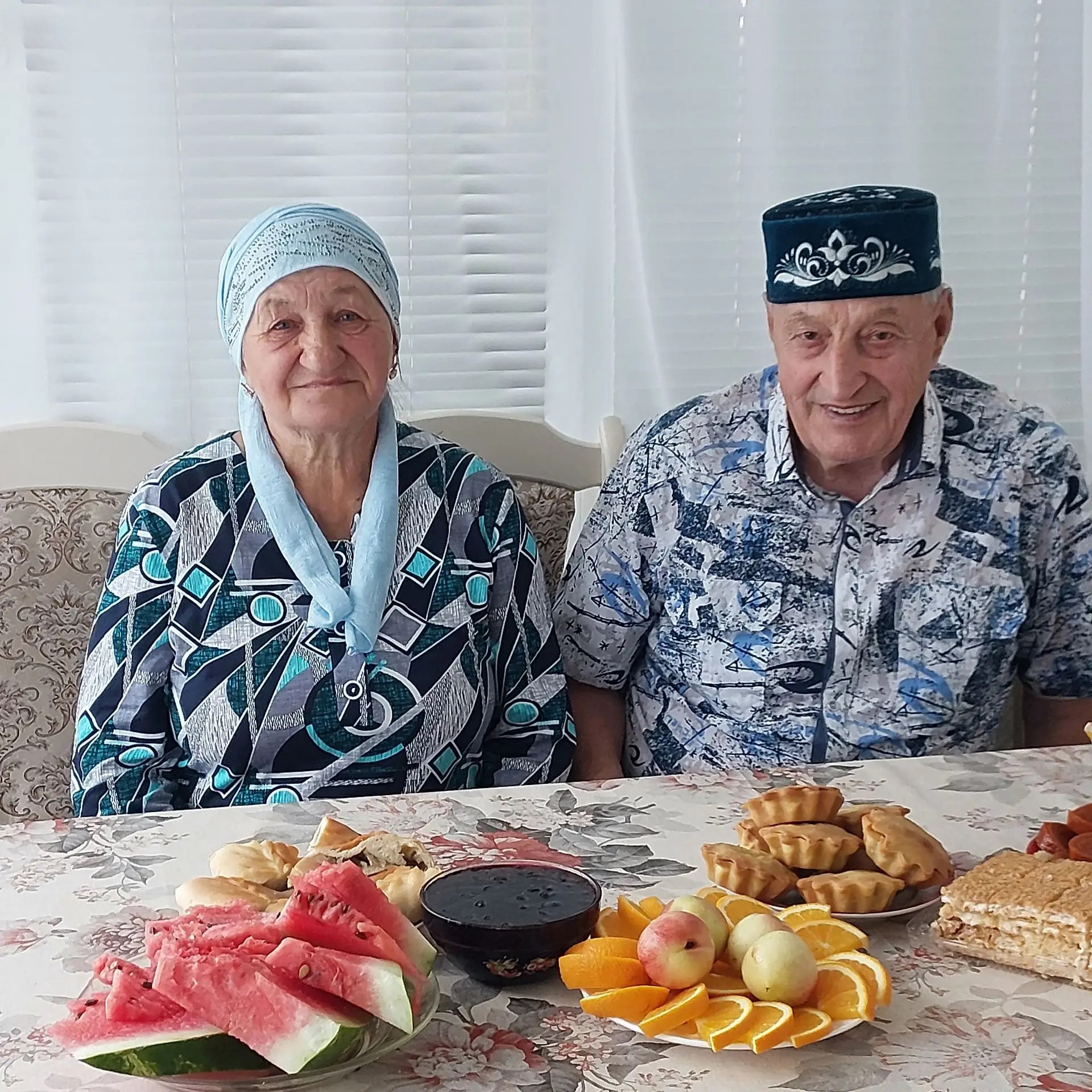 Акбүре авылында яшәүче Гомәр һәм Фәүзия Юнысовлар күптән түгел Зөбәрҗәт туйларын билгеләп үтте