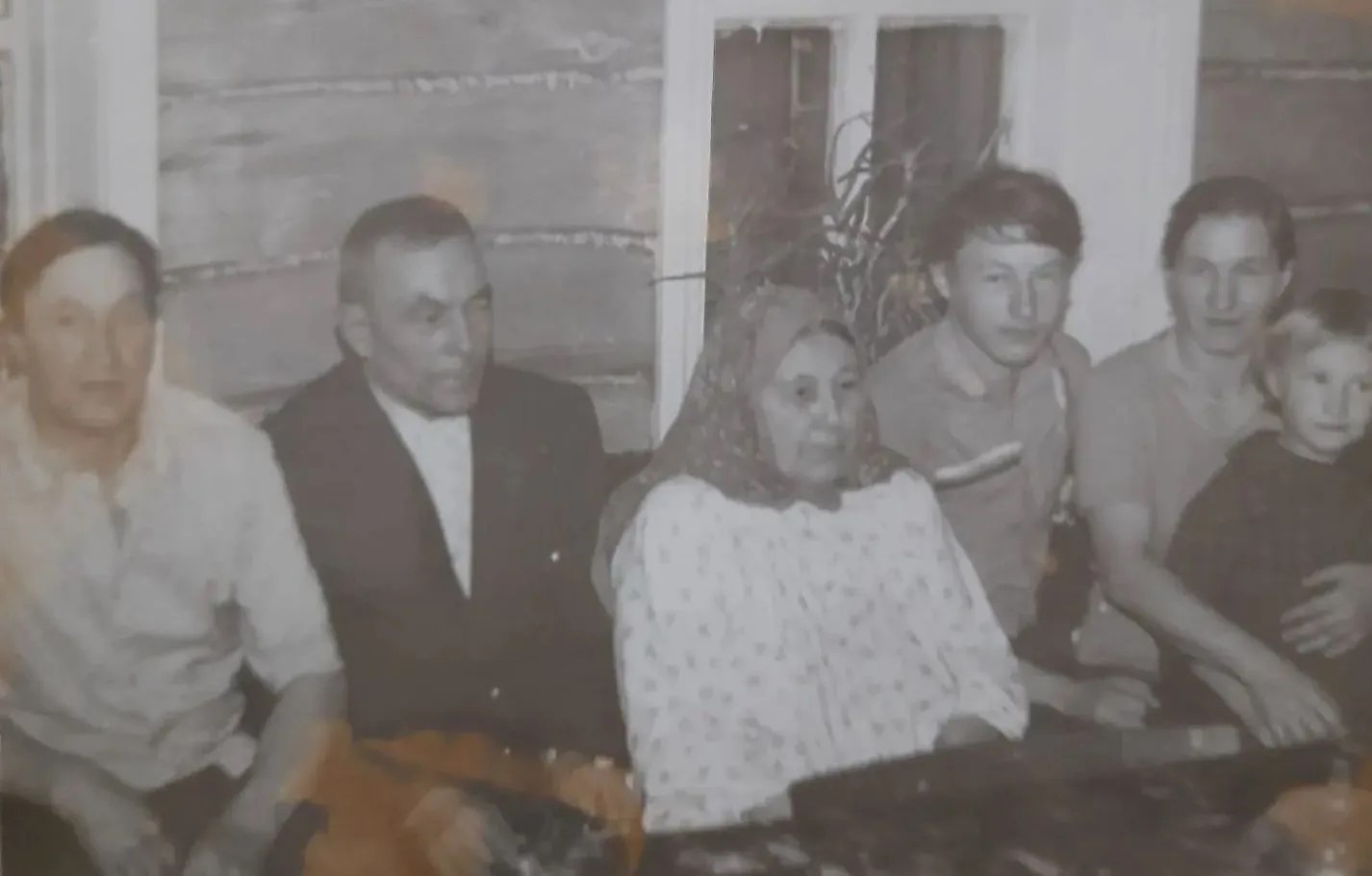 Акбүре авылында яшәүче Гомәр һәм Фәүзия Юнысовлар күптән түгел Зөбәрҗәт туйларын билгеләп үтте