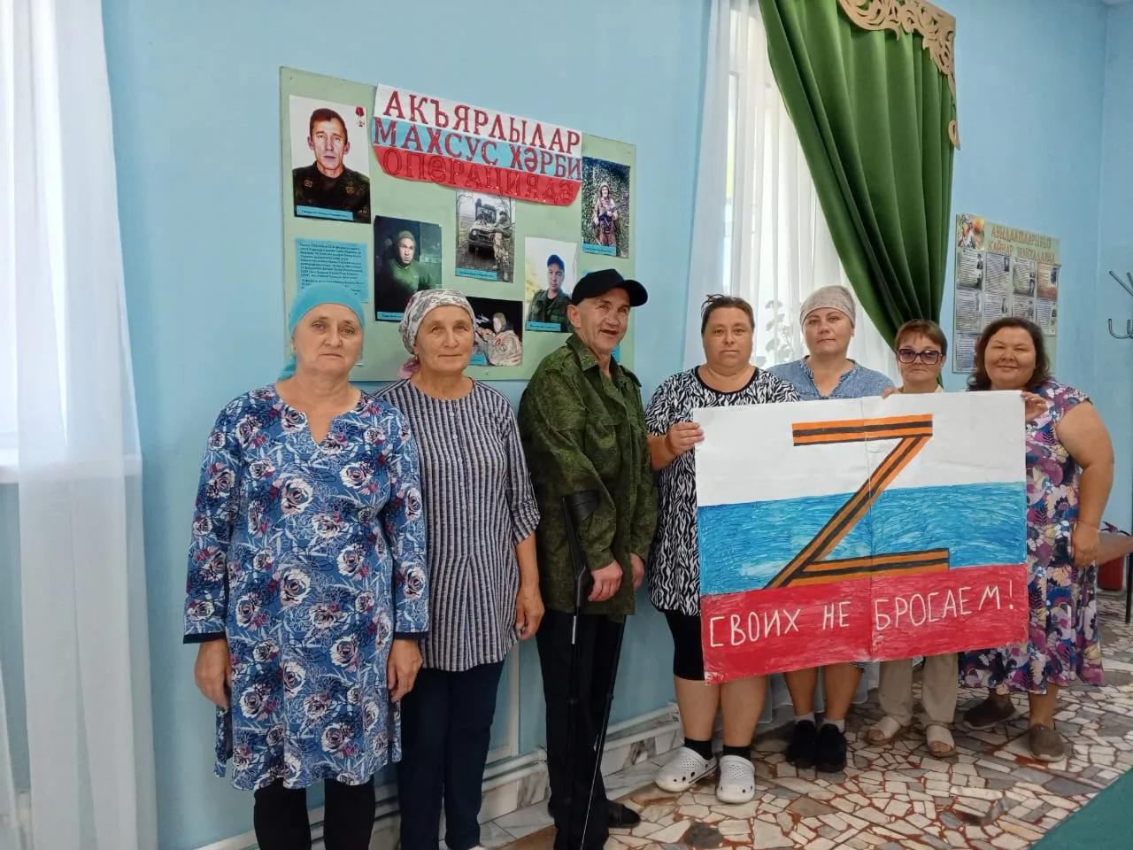Шулай ук Акъяр авылында махсус хәрби операциядә катнашучы Вячеслав Борисович Гусев белән очрашу узды.