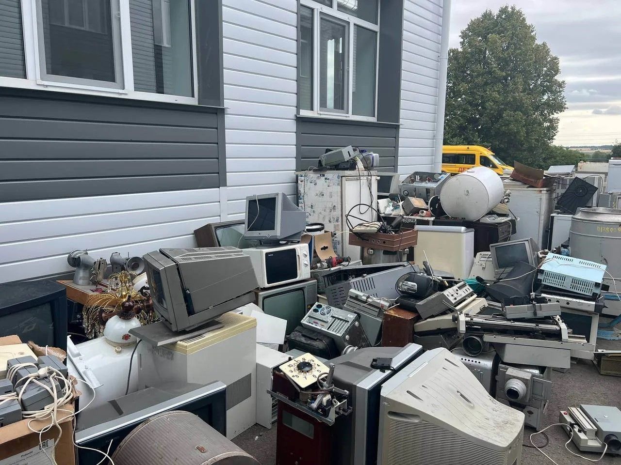 Фото: пресс-служба Минэкологии РТ Подробнее: https://www.tatar-inform.ru/news/tatarstancy-za-mai-sdali-na-utilizaciyu-27-tonn-staryx-gadzetov-i-bytovoi-texniki-6030376