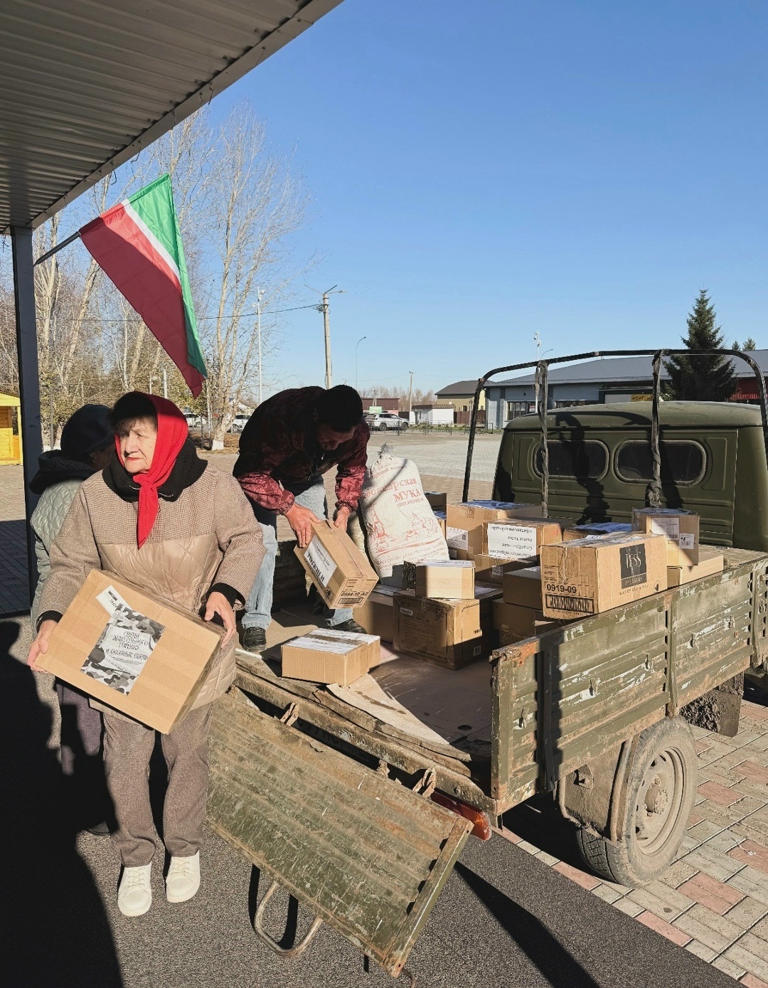 Краснооктябрьские волонтёры собрали посылки для земляков