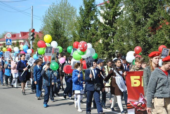 Жители района отметили День Победы. Митинги, акция «Бессмертный полк», возложение венков к мемориалам прошли в райцентре и всех селах района