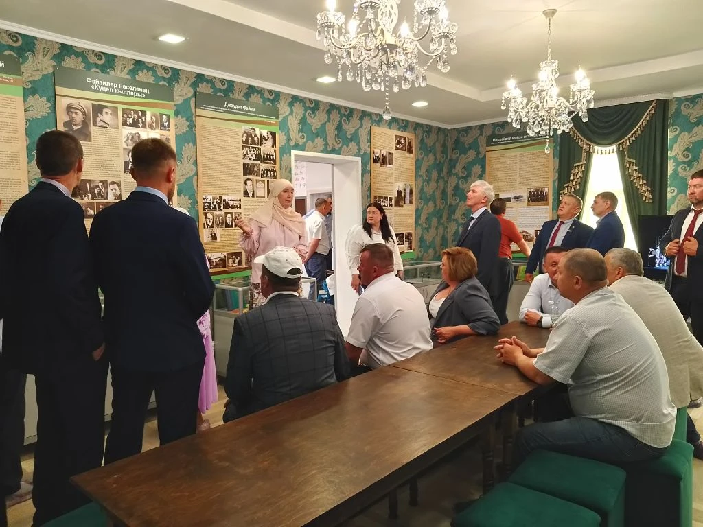Бүген Музейлар көнендә Шахмай авылы Мирхәйдәр Фәйзи музее 300 кешелек делегацияне кабул итте