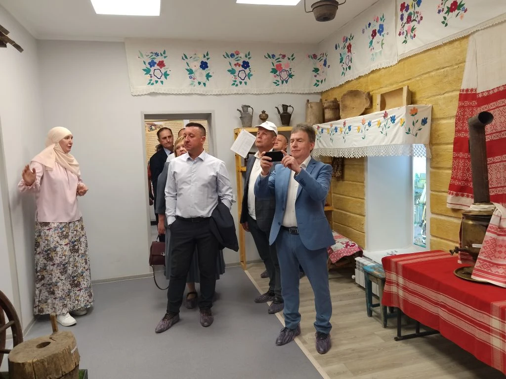 Бүген Музейлар көнендә Шахмай авылы Мирхәйдәр Фәйзи музее 300 кешелек делегацияне кабул итте