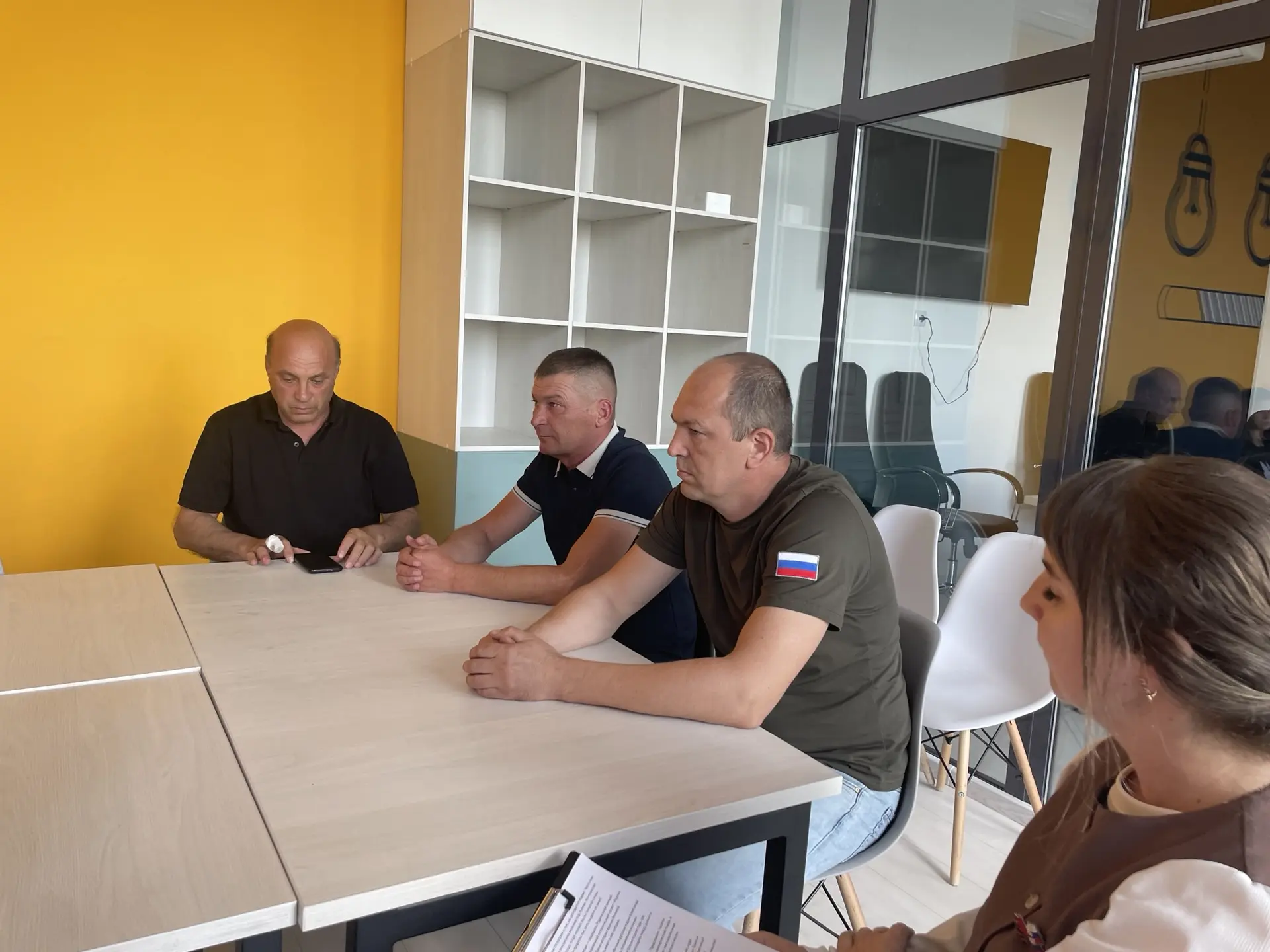 В канун получения главного документа — паспорта гражданина России — для юношей и девушек в Молодежном центре прошел необычный «Урок мужества».