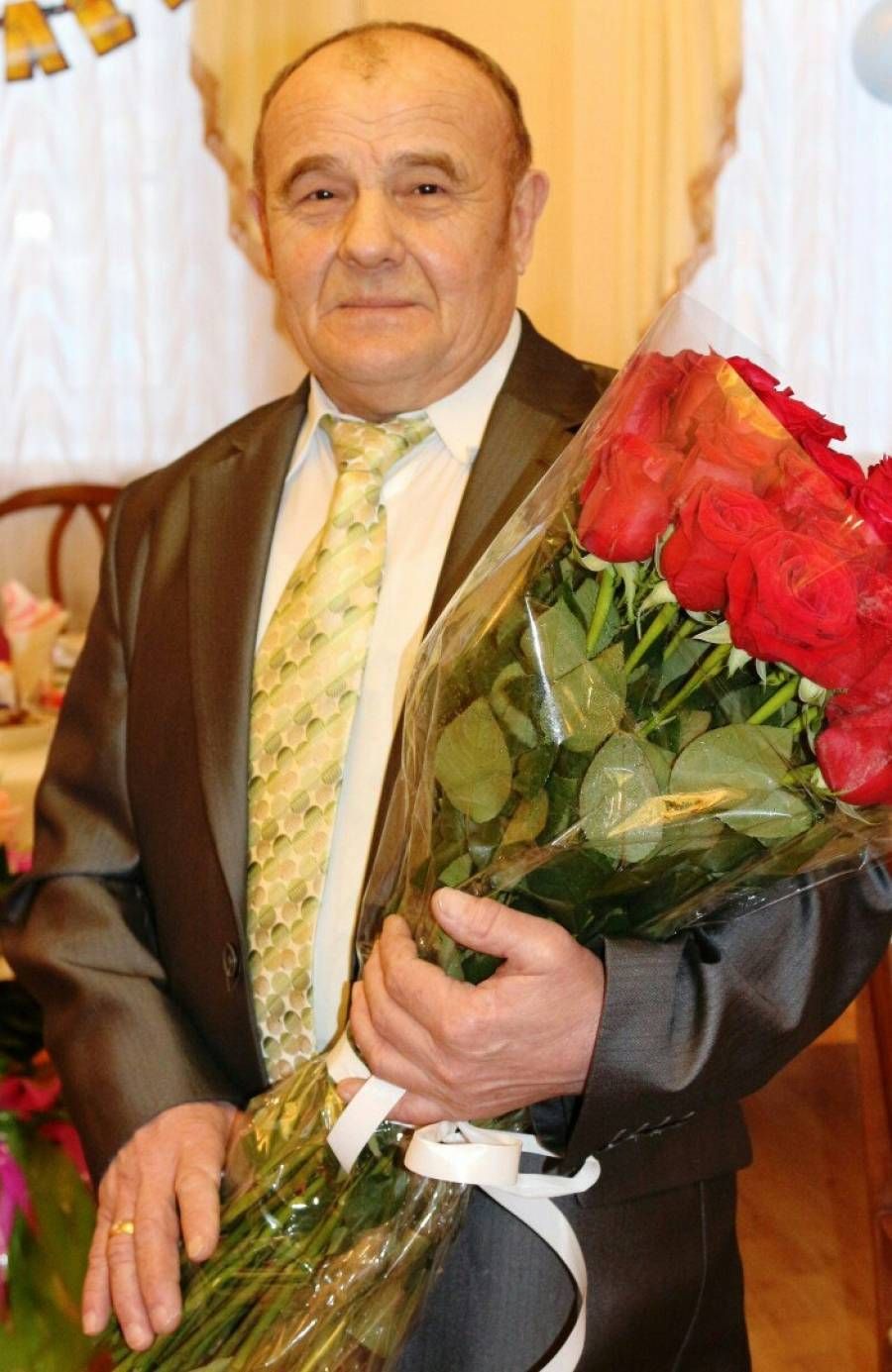 С днем рождения поздравляем любимого мужа, прекрасного папу, лучшего дедушку  РАХИМЗЯНОВА Галимхана Мубараковича!