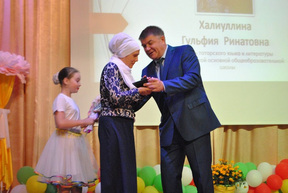В Новошешминском РДК прошло чествование учителей (фоторепортаж)