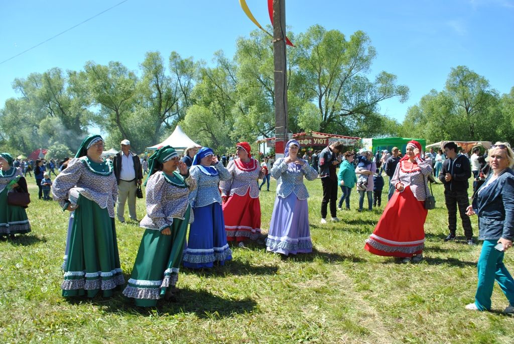 Много зрителей на Сабантуе собирают традиционные народные забавы