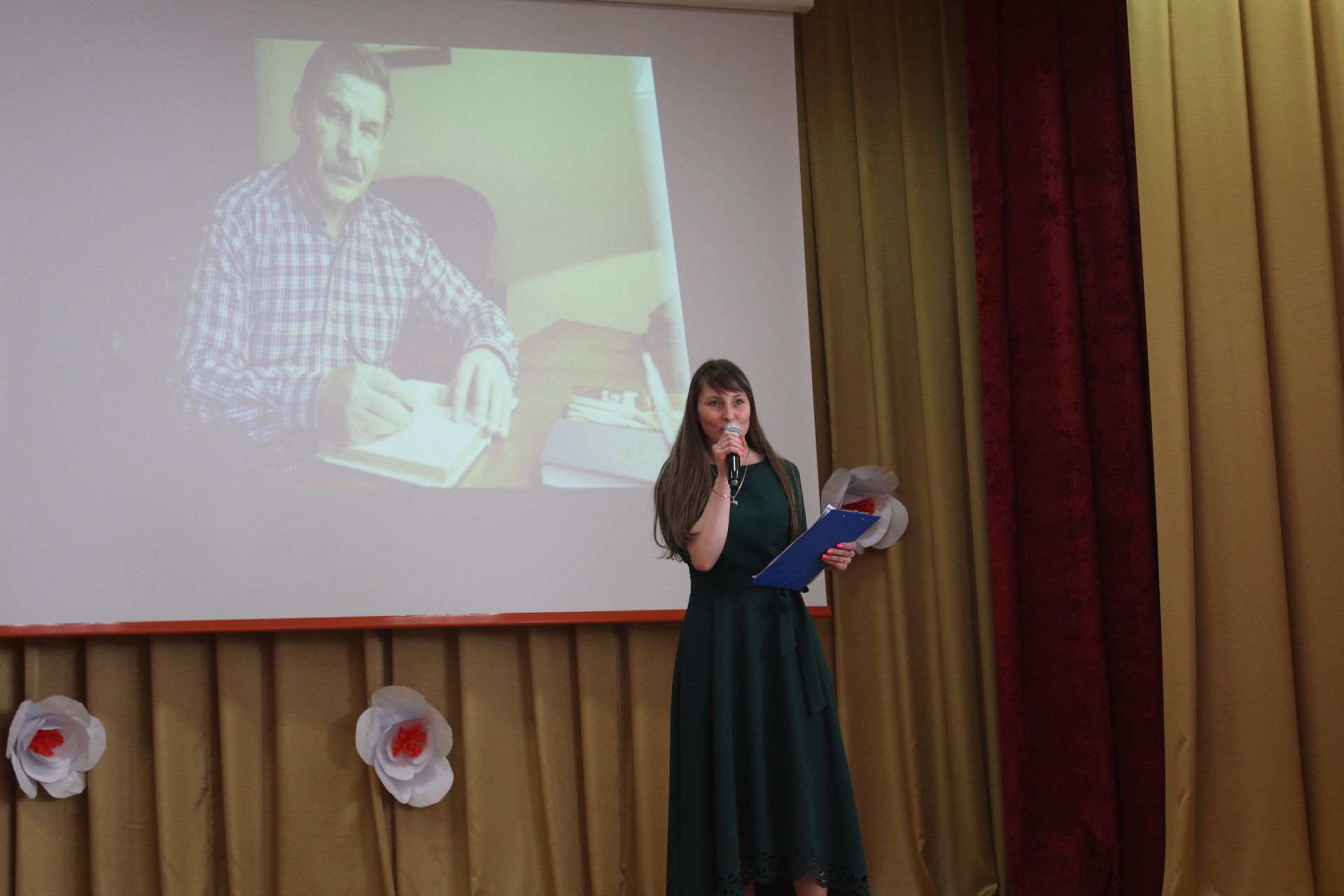 В Азеевском доме культуры прошел литературно-музыкальный вечер памяти поэта Роберта Миннуллина