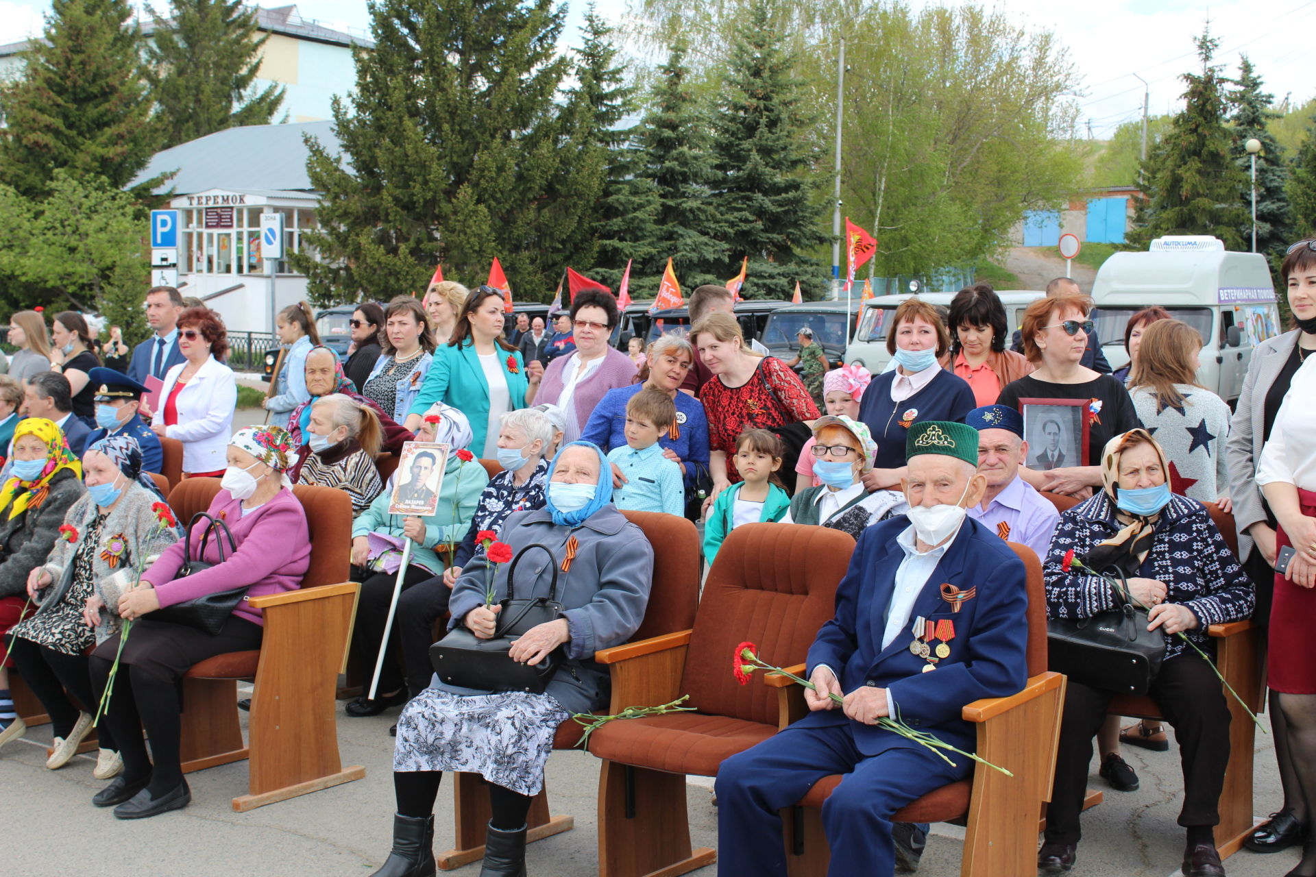 9 мая в Новошешминске прошла акция «Бессмертный полк» и митинг в честь 76-ой годовщины Великой Победы (фоторепортаж)